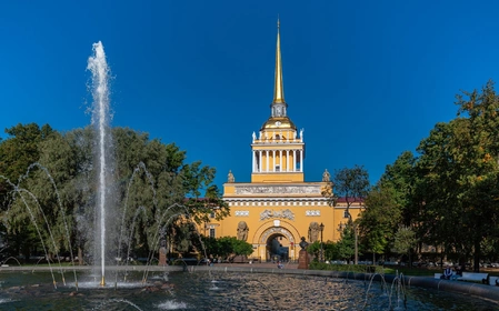 Классический Петербург с ж/д переездом